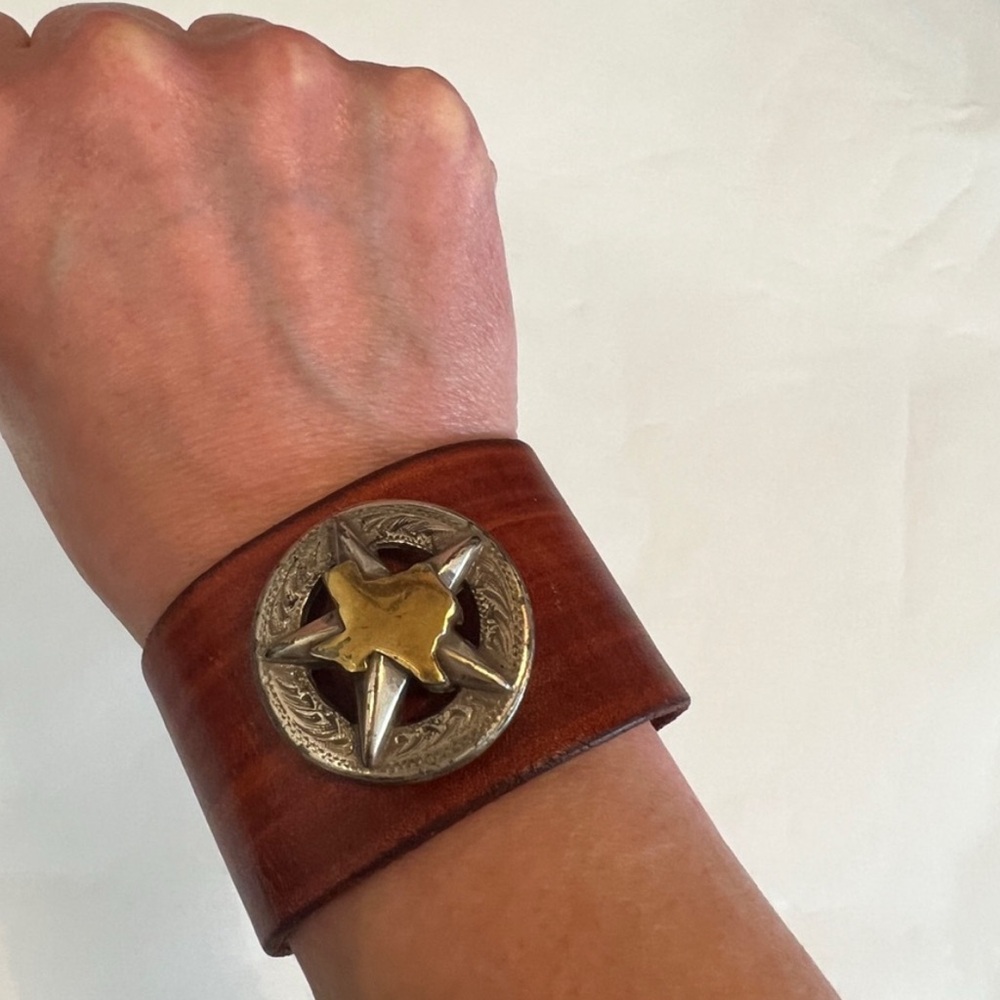 EUC Unique Texas leather bracelet